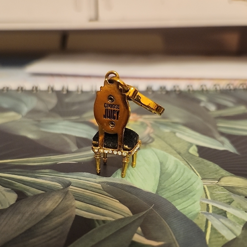 Elegant Black and Gold Chair Charm - Picture 3 of 4